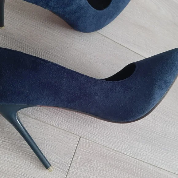 Pumps - Picture 2 of 3